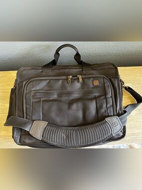 Victorinox Swiss Army Expanding Laptop Briefcase with Padded Shoulder Strap